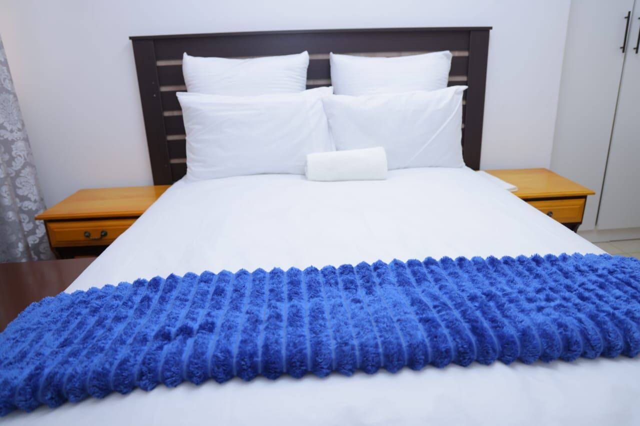 Deluxe king bed arrangement